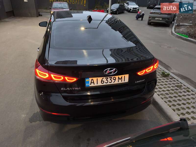 Седан Hyundai Elantra 2016 в Киеве