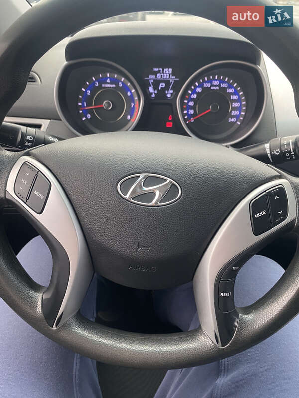 Седан Hyundai Elantra 2012 в Києві фото 16 Седан Hyundai Elantra 2012 в Києві