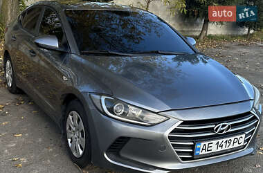 Седан Hyundai Elantra 2016 в Киеве