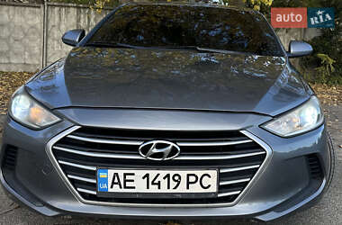 Седан Hyundai Elantra 2016 в Києві
