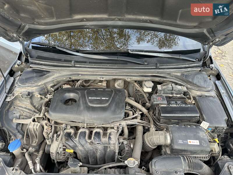 Седан Hyundai Elantra 2016 в Киеве фото 13 Седан Hyundai Elantra 2016 в Киеве