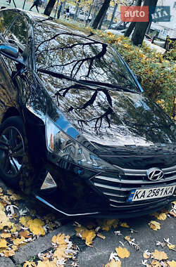 Седан Hyundai Elantra 2019 в Киеве