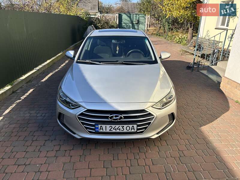 Седан Hyundai Elantra 2016 в Киеве