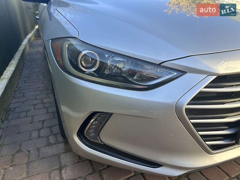 Седан Hyundai Elantra 2016 в Киеве
