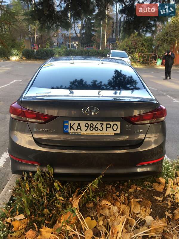 Седан Hyundai Elantra 2018 в Киеве