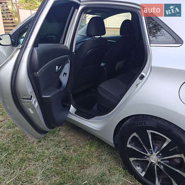 Хэтчбек Hyundai Elantra 2016 в Мукачево фото 5 Хэтчбек Hyundai Elantra 2016 в Мукачево