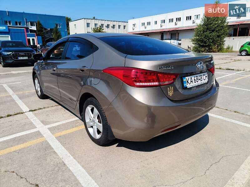 Седан Hyundai Elantra 2012 в Киеве