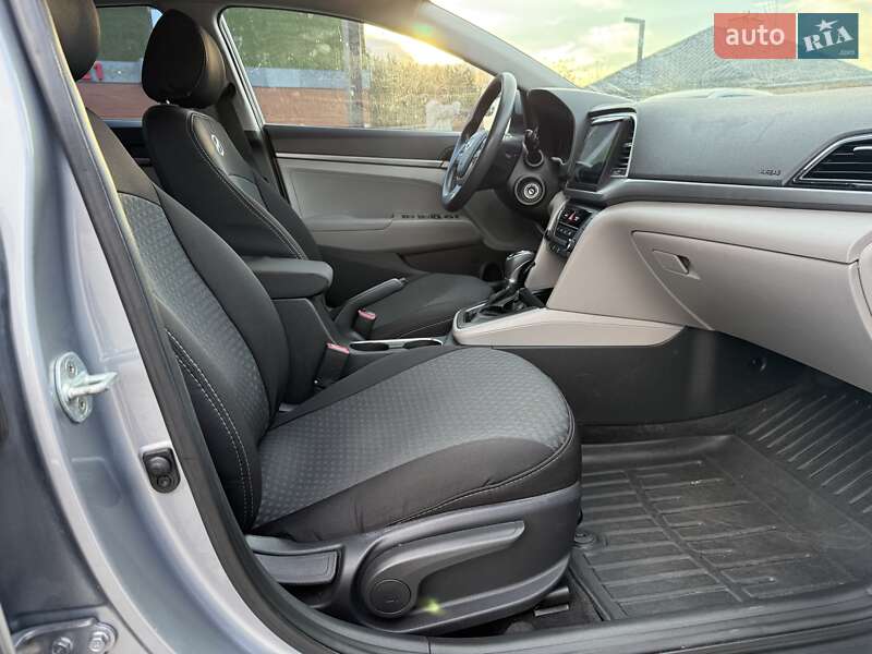 Седан Hyundai Elantra 2016 в Виннице