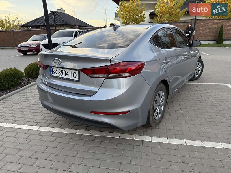 Седан Hyundai Elantra 2016 в Виннице