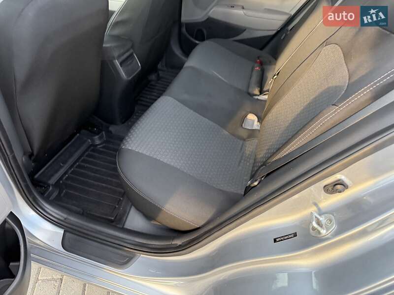 Седан Hyundai Elantra 2016 в Виннице