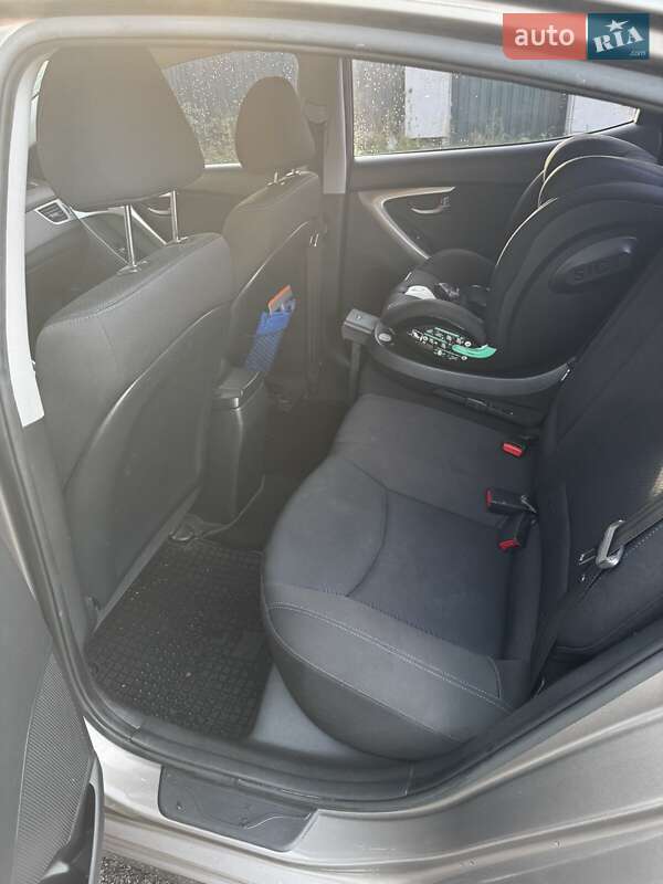 Седан Hyundai Elantra 2013 в Києві