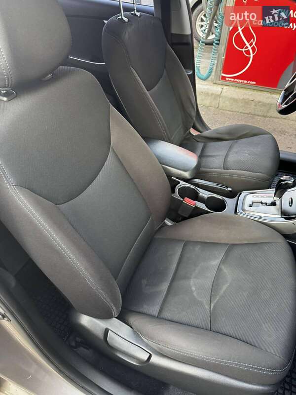 Седан Hyundai Elantra 2013 в Києві