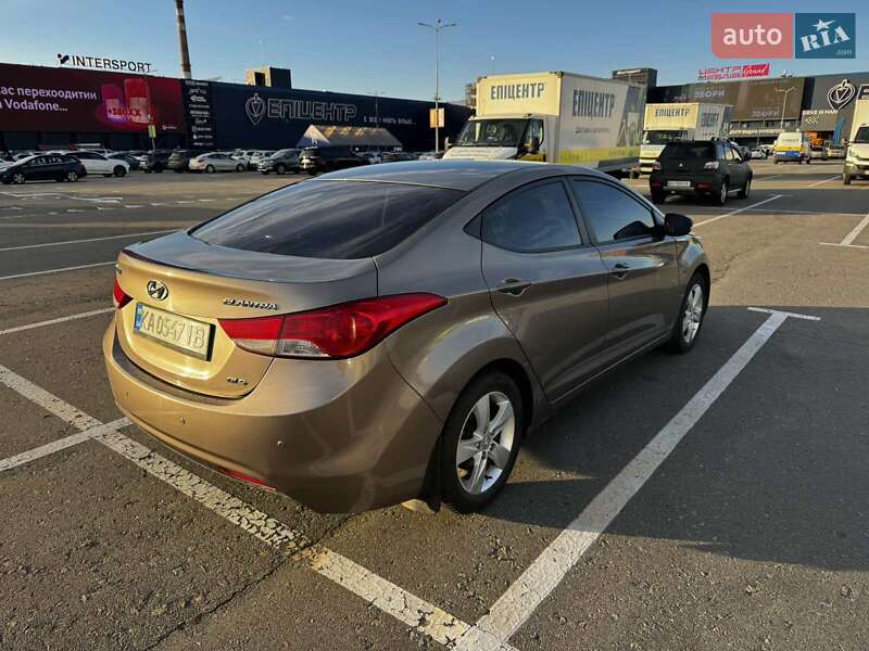 Седан Hyundai Elantra 2013 в Києві