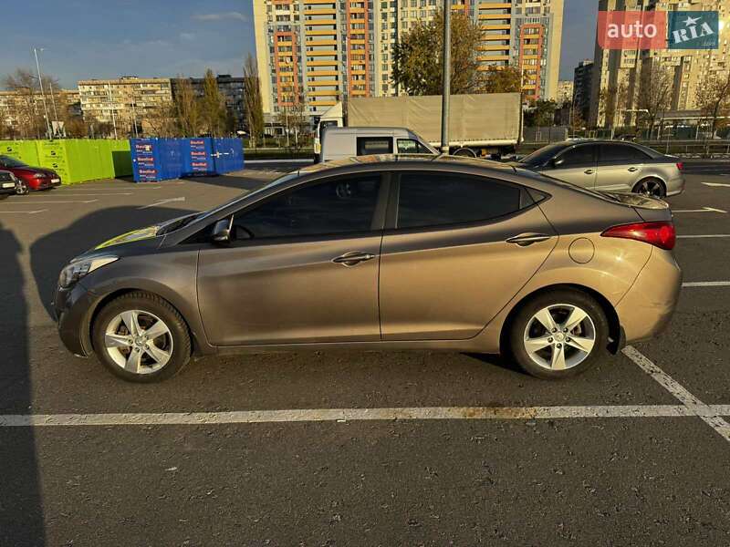 Седан Hyundai Elantra 2013 в Києві