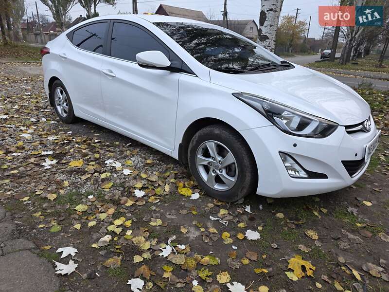 Седан Hyundai Elantra 2015 в Днепре