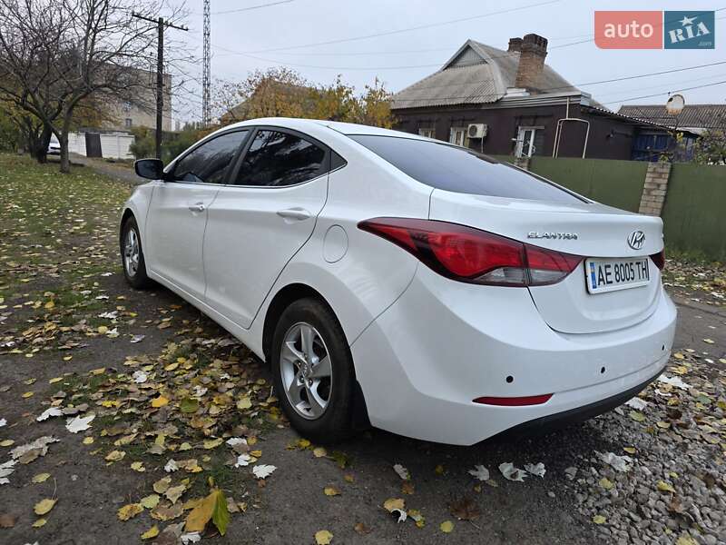 Седан Hyundai Elantra 2015 в Днепре