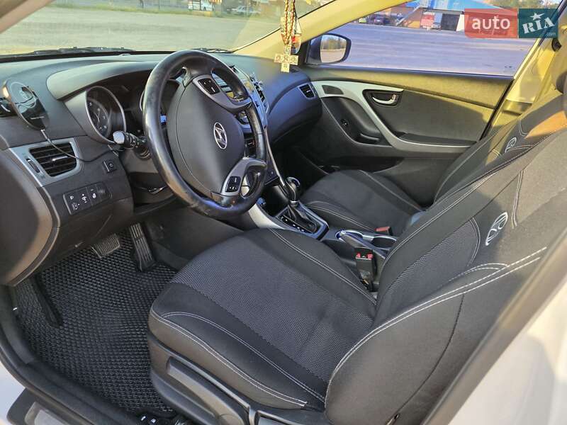 Седан Hyundai Elantra 2015 в Днепре