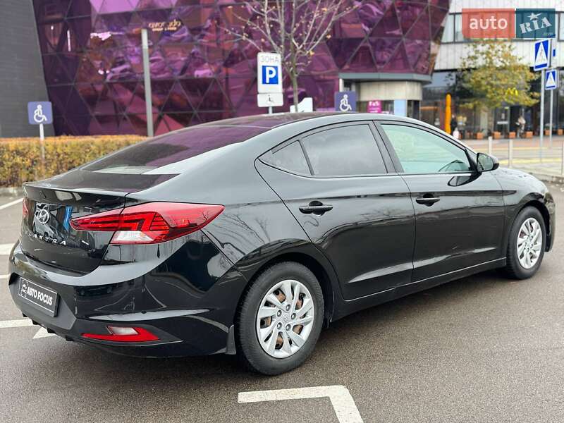 Седан Hyundai Elantra 2019 в Киеве