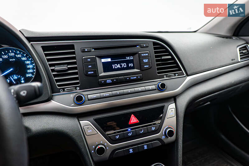 Седан Hyundai Elantra 2018 в Киеве