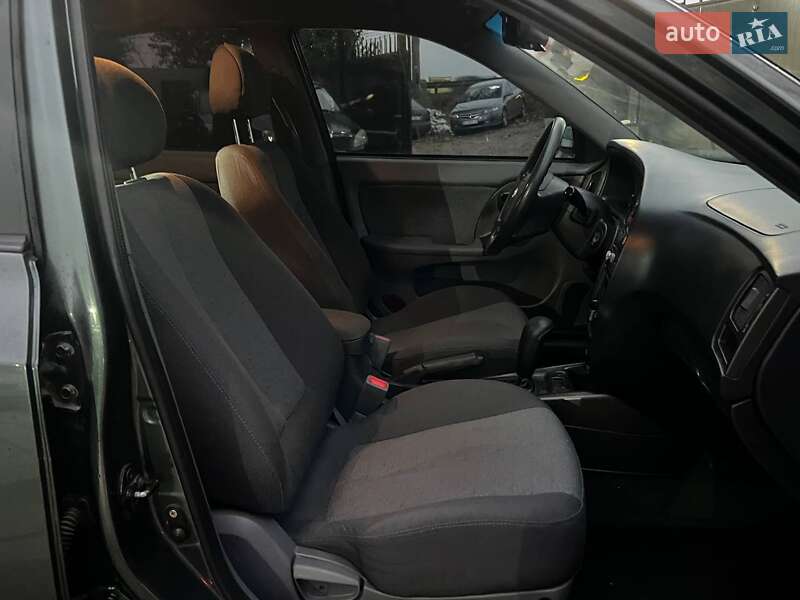 Седан Hyundai Elantra 2010 в Киеве