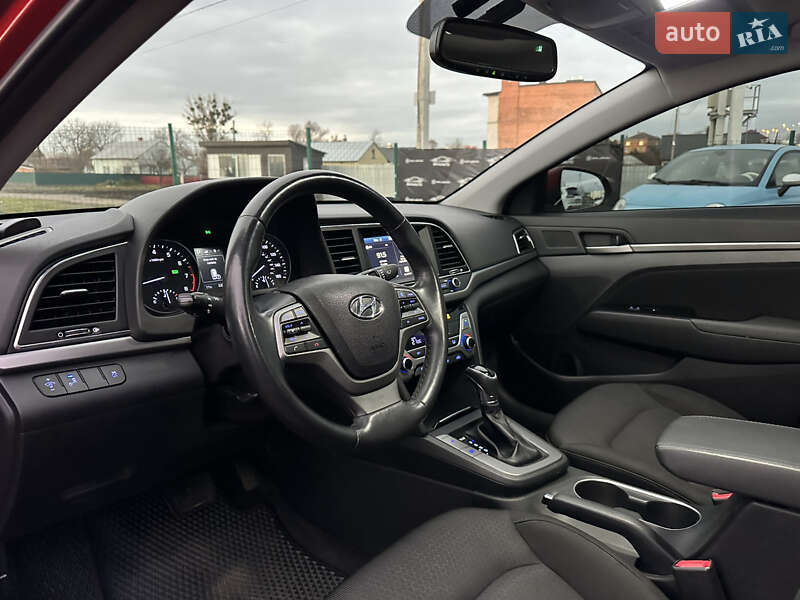 Седан Hyundai Elantra 2016 в Львове