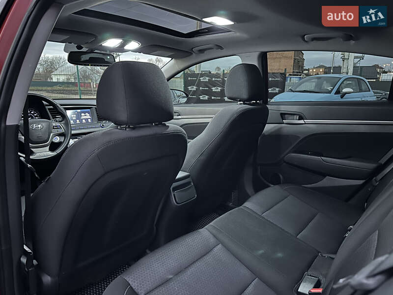 Седан Hyundai Elantra 2016 в Львове