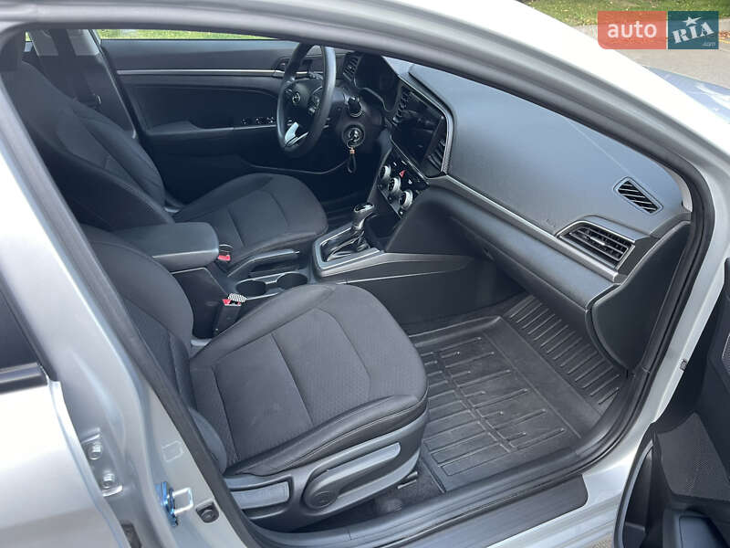 Седан Hyundai Elantra 2018 в Киеве