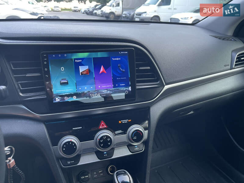 Седан Hyundai Elantra 2018 в Киеве