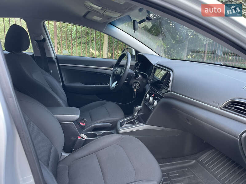 Седан Hyundai Elantra 2018 в Киеве