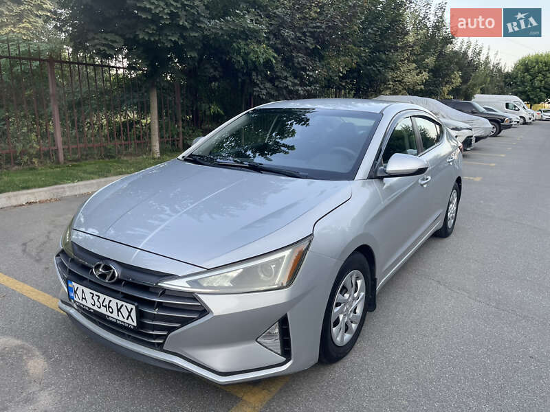 Седан Hyundai Elantra 2018 в Киеве