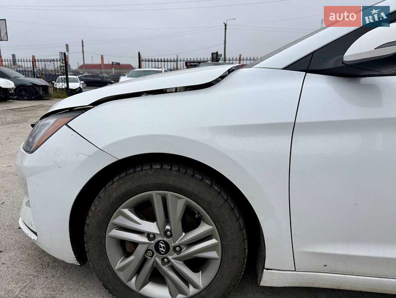 Седан Hyundai Elantra 2019 в Киеве