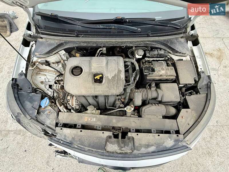 Седан Hyundai Elantra 2019 в Киеве