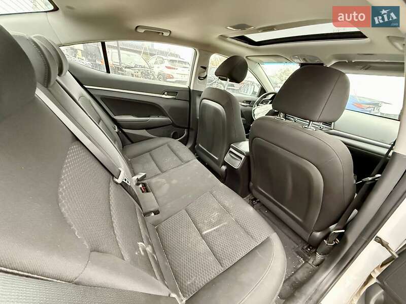 Седан Hyundai Elantra 2019 в Киеве