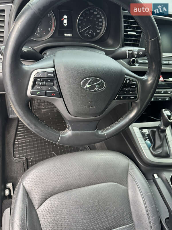 Седан Hyundai Elantra 2017 в Киеве
