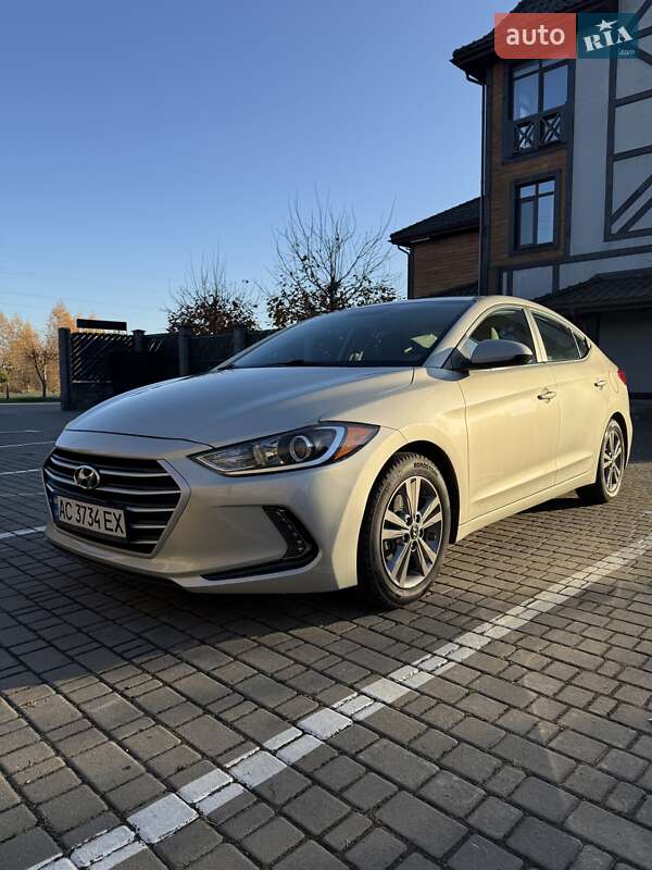 Седан Hyundai Elantra 2016 в Луцке