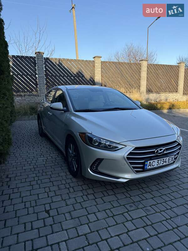 Седан Hyundai Elantra 2016 в Луцке