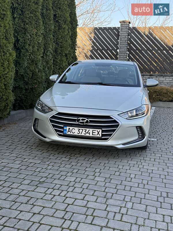 Седан Hyundai Elantra 2016 в Луцке