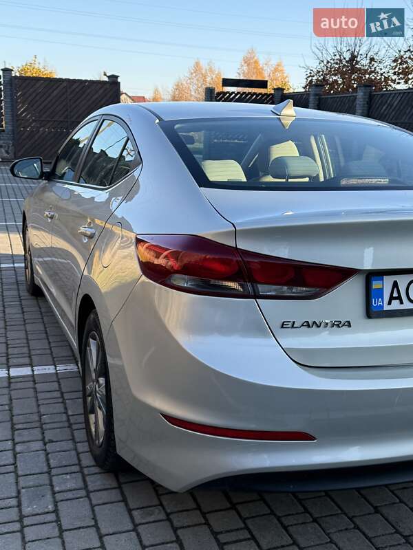 Седан Hyundai Elantra 2016 в Луцке
