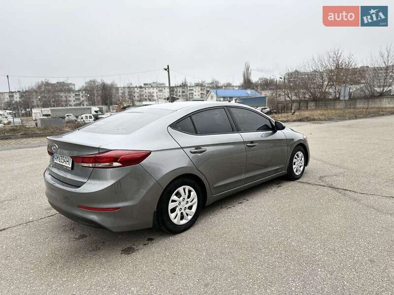 Седан Hyundai Elantra 2018 в Житомирі