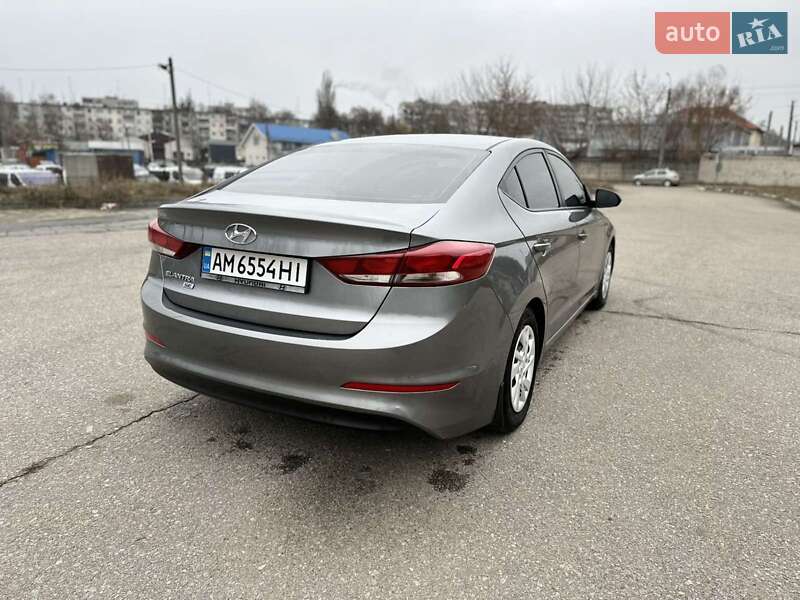 Седан Hyundai Elantra 2018 в Житомирі