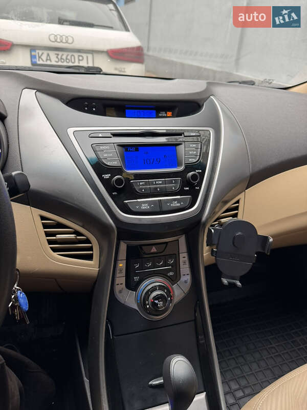 Седан Hyundai Elantra 2013 в Киеве фото 6 Седан Hyundai Elantra 2013 в Киеве