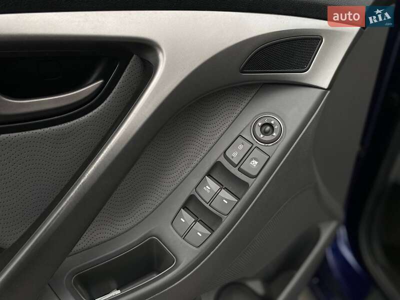 Седан Hyundai Elantra 2011 в Києві