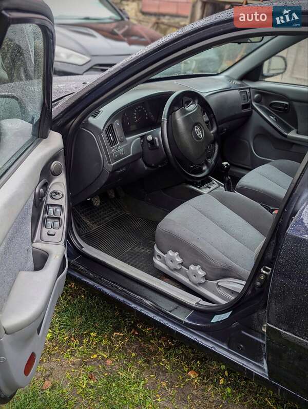 Седан Hyundai Elantra 2005 в Рівному