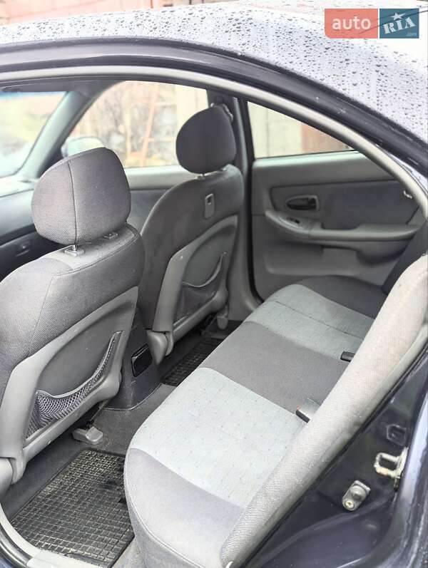 Седан Hyundai Elantra 2005 в Рівному