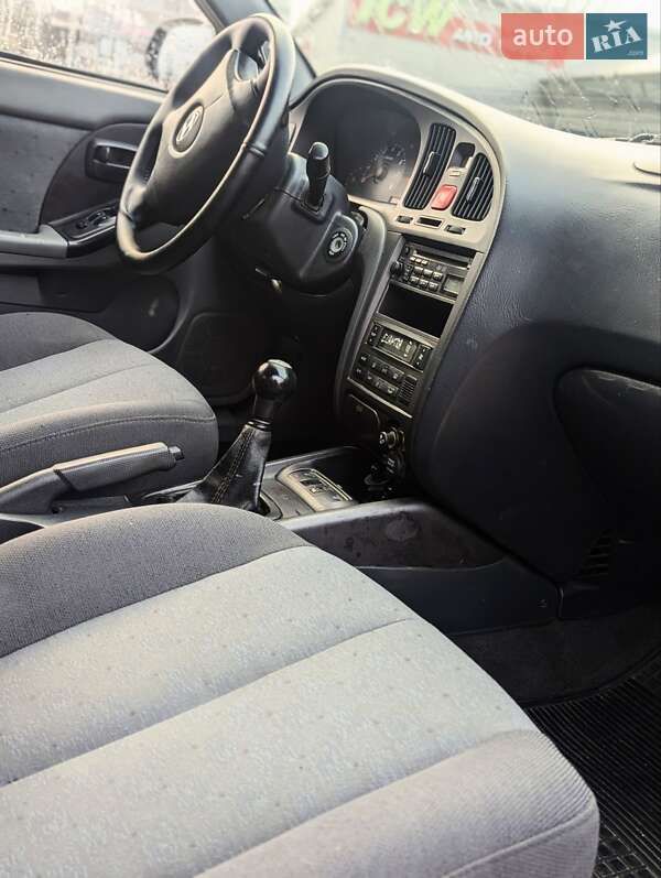 Седан Hyundai Elantra 2005 в Рівному