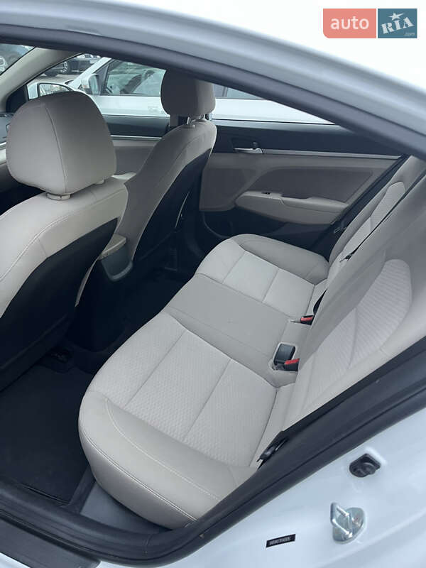 Седан Hyundai Elantra 2019 в Киеве