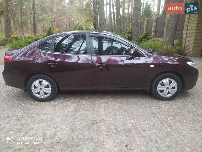 Седан Hyundai Elantra 2008 в Днепре