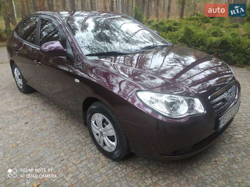 Седан Hyundai Elantra 2008 в Днепре