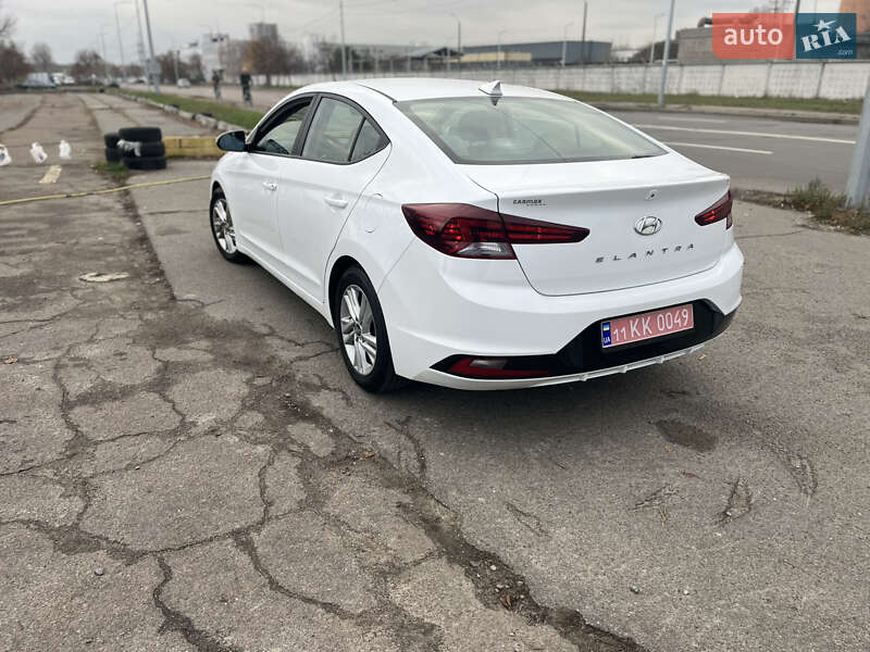 Седан Hyundai Elantra 2019 в Киеве