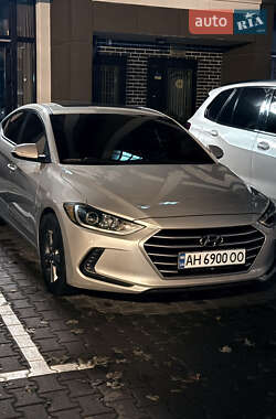 Седан Hyundai Elantra 2016 в Києві